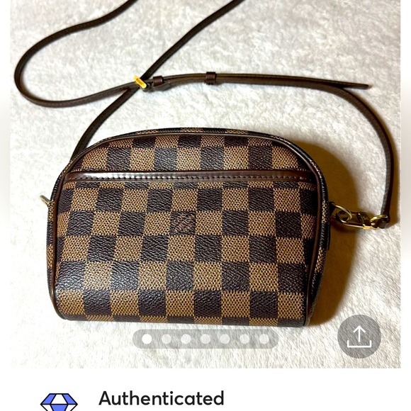 Louis Vuitton Handbags - SOLD❗️Rare Louis Vuitton Ipanema Pochette Damier Ebene 3 way crossbody
